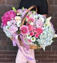 Композиция солнечный день в Безводной Цветочная композиция из Розы, Хризантемы, Пионы и Лизиантусы в корзине в Безводной
