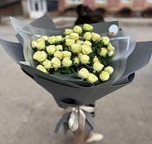 Букет Белые кустовые розы Солинеро в Безводной