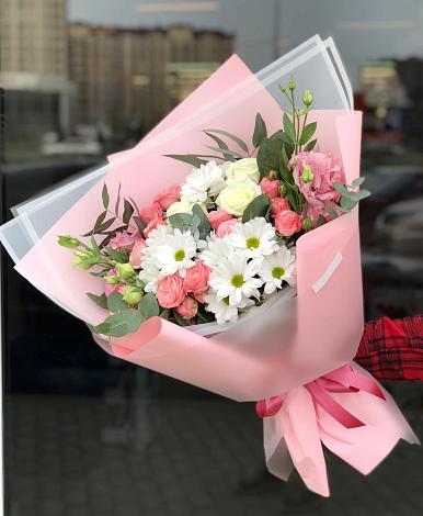 Букет цветов из: Розы, Лизиантусы и Хризантемы в Безводной